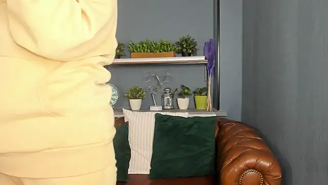 JesiaFoxi online show from 02-06-25, 12:26