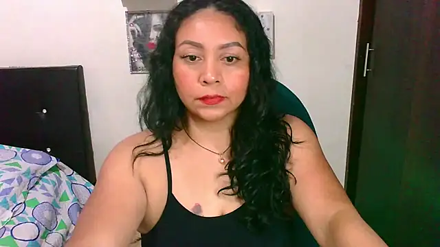 Snapshot of zaray_bella chatting on 04-18-26, 10:32 zaray bella online show from 04-18-26, 10:32