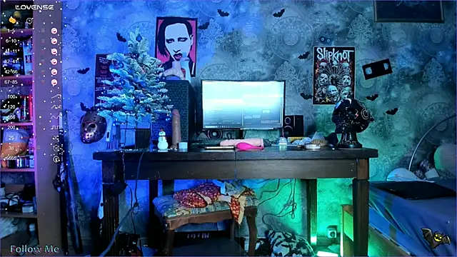 Snapshot of KuromiRacer_ chatting on 12-30-24, 02:20 KuromiRacer online show from 12-30-24, 02:20
