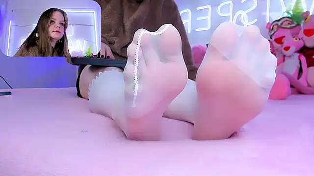 Snapshot of footfetish_baby chatting on 01-24-25, 04:28 footfetish baby online show from 01-24-25, 04:28