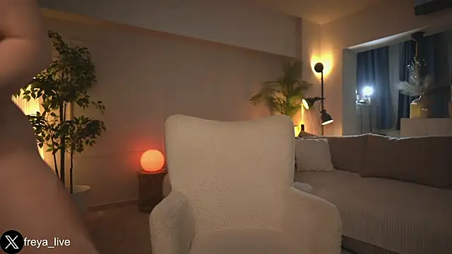 freyacherie online show from 09-20-25, 05:36