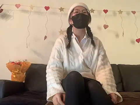 Snapshot of Angels1-2-3-4-5 chatting on 02-04-25, 01:06 Angels1-2-3-4-5 online show from 02-04-25, 01:06