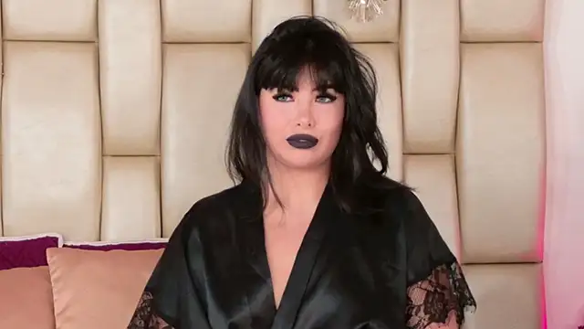 Alexa Miss online show from 11-28-25, 07:38