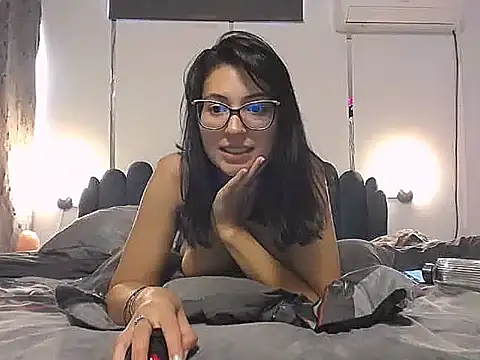 Snapshot of RubyBe10 chatting on 10-31-25, 12:17 RubyBe10 online show from 10-31-25, 12:17