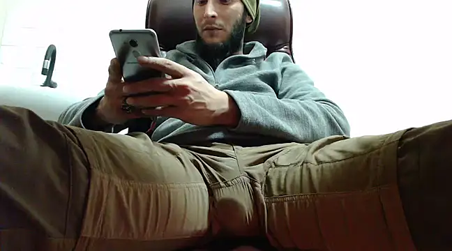 Snapshot of hardbigcock16 chatting on 12-25-24, 03:06 hardbigcock16 online show from 12-25-24, 03:06