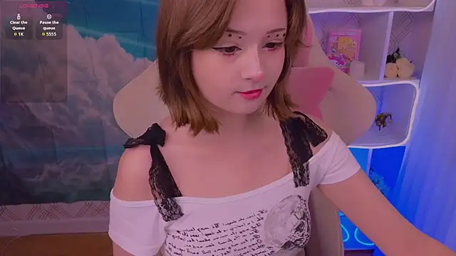 Mary uw online show from 11-26-25, 04:13