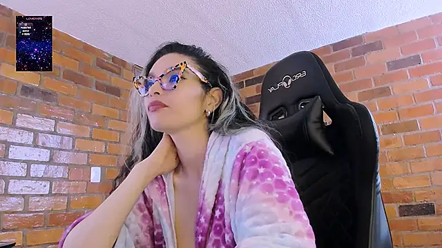 paulinabarnett- online show from 01-18-25, 03:49