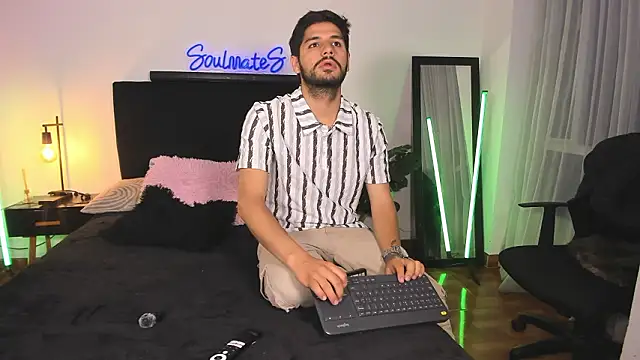 Snapshot of -soulmate-s chatting on 01-19-26, 01:15 -soulmate-s online show from 01-19-26, 01:15