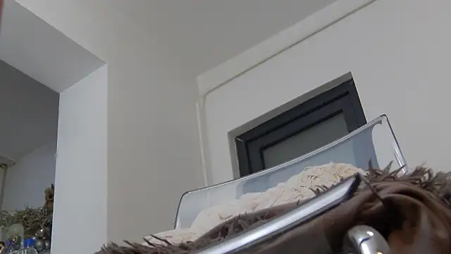 Snapshot of AnyaRose chatting on 12-02-24, 08:41 AnyaRose online show from 12-02-24, 08:41