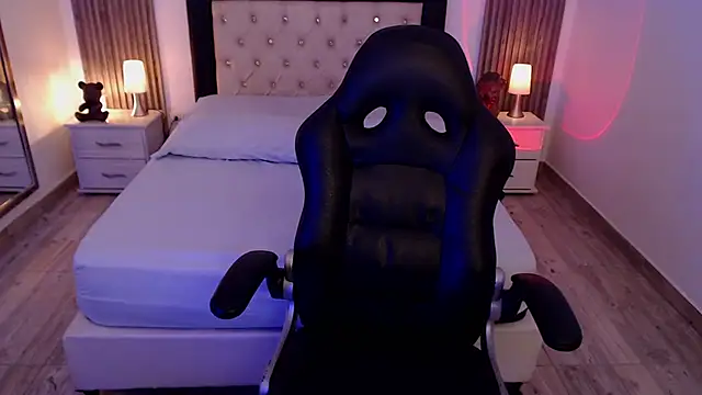 zoe jones13 online show from 09-30-25, 03:22