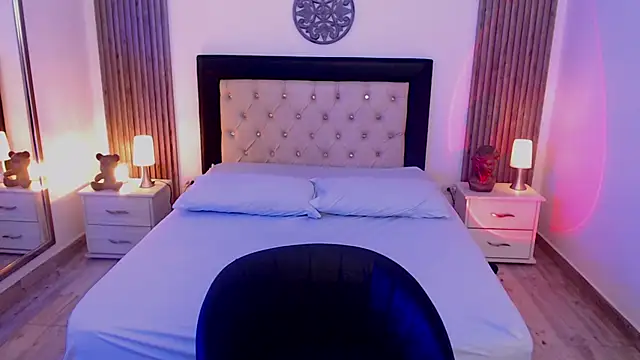 zoe jones13 online show from 10-15-25, 03:39