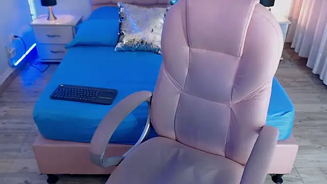 zoe jones13 online show from 11-15-25, 03:15