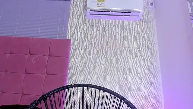Snapshot of quianna_ chatting on 01-14-25, 01:15 quianna online show from 01-14-25, 01:15