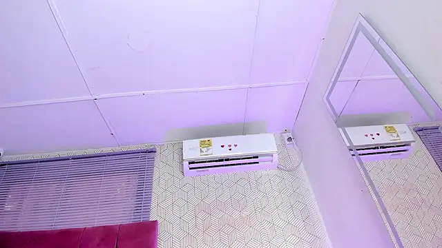 Snapshot of quianna_ chatting on 02-18-25, 10:25 quianna online show from 02-18-25, 10:25