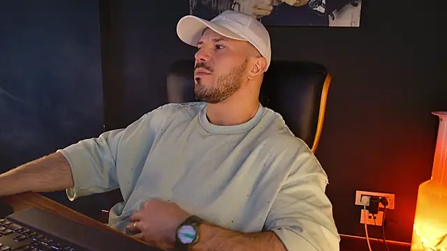 AngeloEric online show from 12-19-25, 01:29