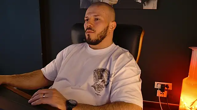 Snapshot of AngeloEric chatting on 02-11-26, 11:37 AngeloEric online show from 02-11-26, 11:37