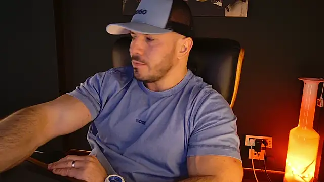 Snapshot of AngeloEric chatting on 02-13-26, 01:18 AngeloEric online show from 02-13-26, 01:18