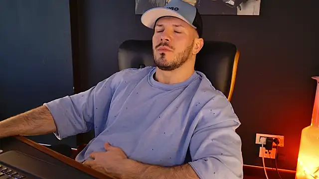 Snapshot of AngeloEric chatting on 03-03-26, 12:00 AngeloEric online show from 03-03-26, 12:00