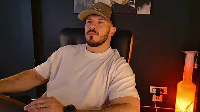 Snapshot of AngeloEric chatting on 03-25-26, 12:33 AngeloEric online show from 03-25-26, 12:33