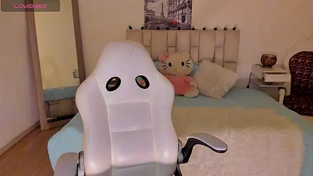 zoe turnner 18 online show from 10-15-25, 11:43