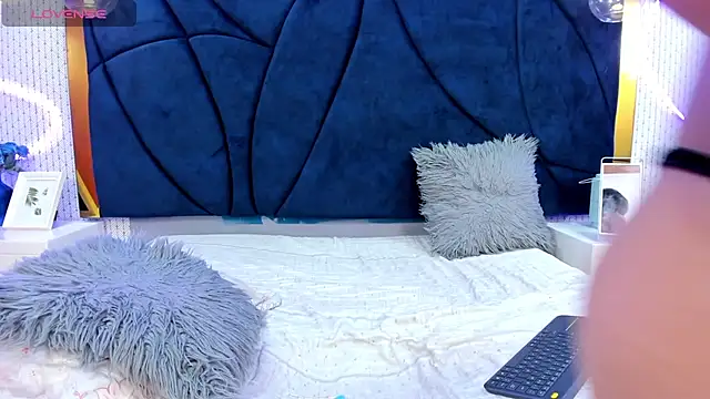 Snapshot of LARISSAEVANS chatting on 03-03-25, 06:12 LARISSAEVANS online show from 03-03-25, 06:12