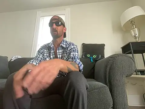 Snapshot of armdy371 chatting on 09-29-25, 05:51 armdy371 online show from 09-29-25, 05:51