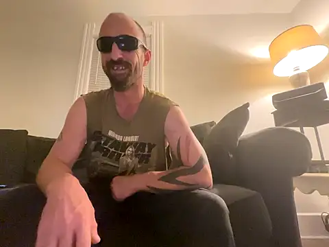 Snapshot of armdy371 chatting on 10-19-25, 12:22 armdy371 online show from 10-19-25, 12:22