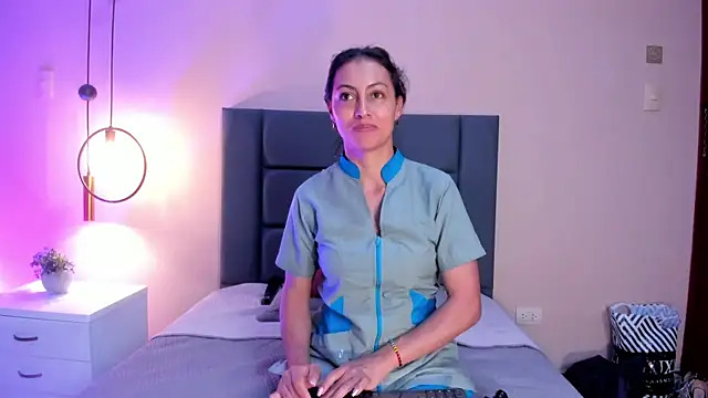 CarolineMillerr online show from 02-11-25, 12:05