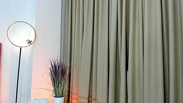 CarolineMillerr online show from 02-12-25, 12:01