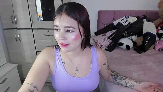 Snapshot of hotbbc_wife chatting on 02-21-25, 10:15 hotbbc wife online show from 02-21-25, 10:15
