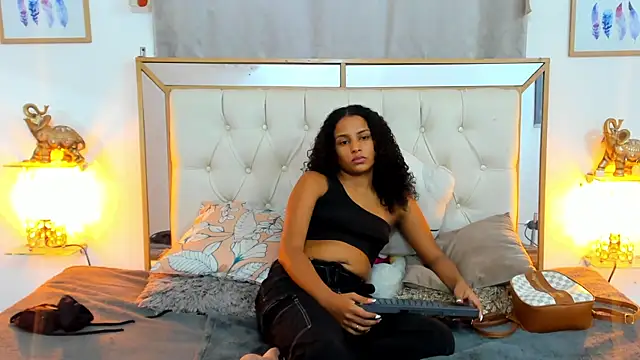 Snapshot of camila_sex_latina chatting on 01-12-25, 12:39 camila sex latina online show from 01-12-25, 12:39