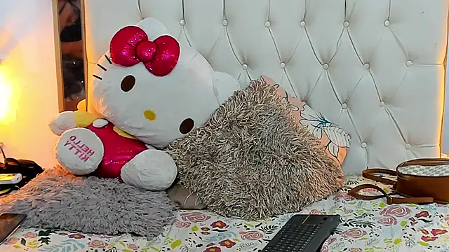 Snapshot of camila_sex_latina chatting on 01-17-25, 06:36 camila sex latina online show from 01-17-25, 06:36