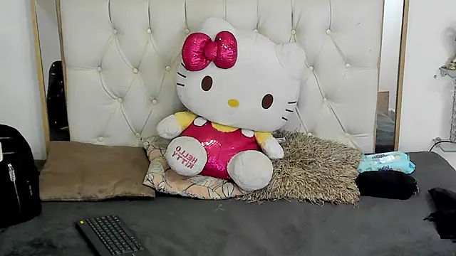 Snapshot of camila_sex_latina chatting on 03-17-25, 05:45 camila sex latina online show from 03-17-25, 05:45