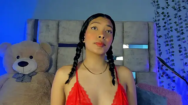 KarolRojas  online show from 01-25-25, 03:19
