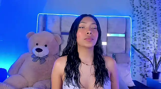 KarolRojas  online show from 02-04-25, 03:22