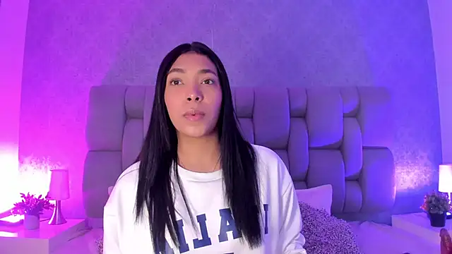 KarolRojas  online show from 09-18-25, 03:19