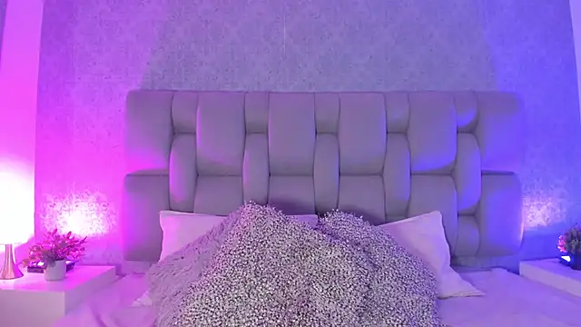 KarolRojas  online show from 10-03-25, 03:47