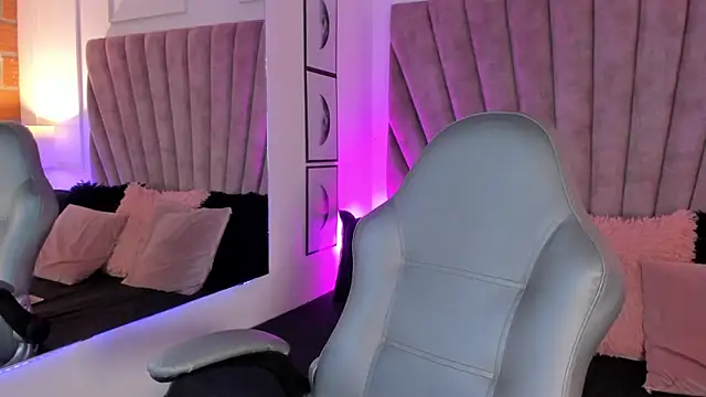 KarolRojas  online show from 10-11-25, 03:39