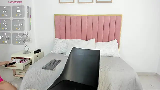 Snapshot of JenyWells chatting on 10-21-25, 09:26 JenyWells online show from 10-21-25, 09:26