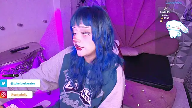Snapshot of toky_doll chatting on 09-21-25, 10:11 toky doll online show from 09-21-25, 10:11