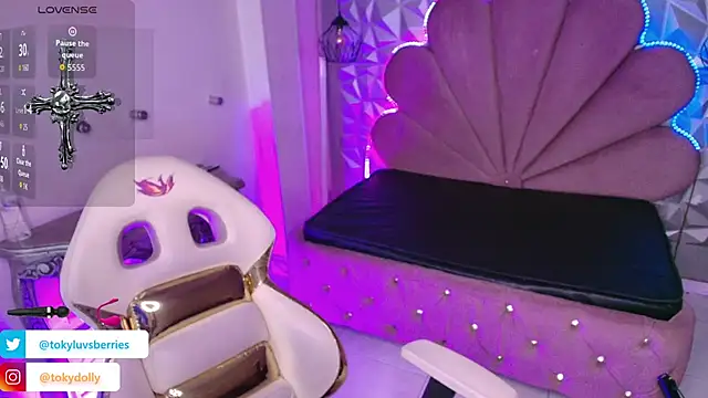 toky doll online show from 10-10-25, 09:25