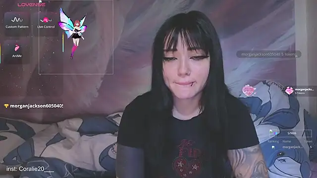 Snapshot of Coralie20_ chatting on 10-19-25, 12:06 Coralie20 online show from 10-19-25, 12:06