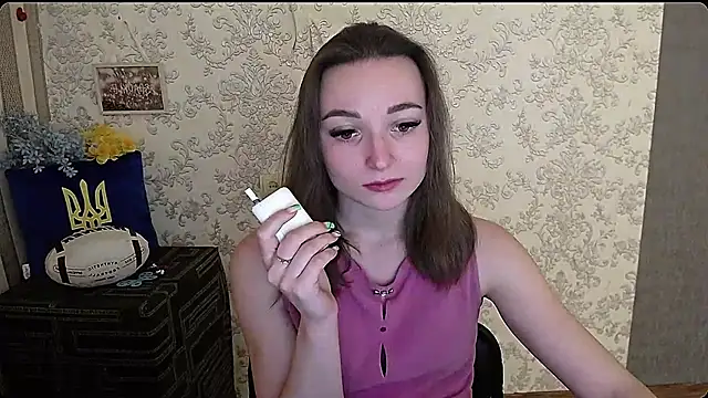  Barbie Kiss  online show from 01-08-25, 09:21