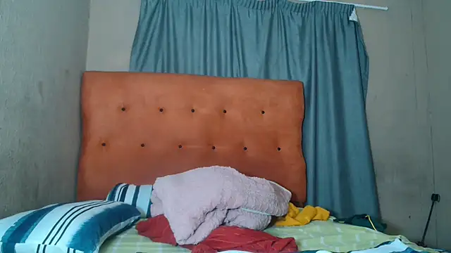 Snapshot of tinagiant chatting on 04-23-26, 03:14 tinagiant online show from 04-23-26, 03:14