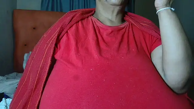Snapshot of tinagiant chatting on 05-07-26, 06:35 tinagiant online show from 05-07-26, 06:35
