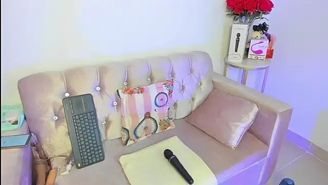 alanavega11 online show from 09-10-25, 01:11