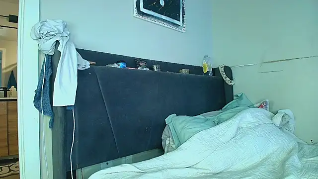 Naomiruty online show from 10-17-25, 02:26