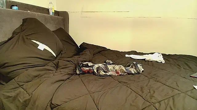 Naomiruty online show from 10-21-25, 02:01