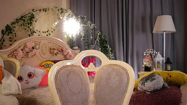 MonaEldon online show from 12-17-25, 02:28