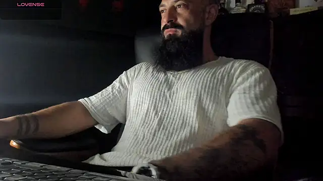 Snapshot of axxelrich_ chatting on 09-23-25, 03:20 axxelrich online show from 09-23-25, 03:20